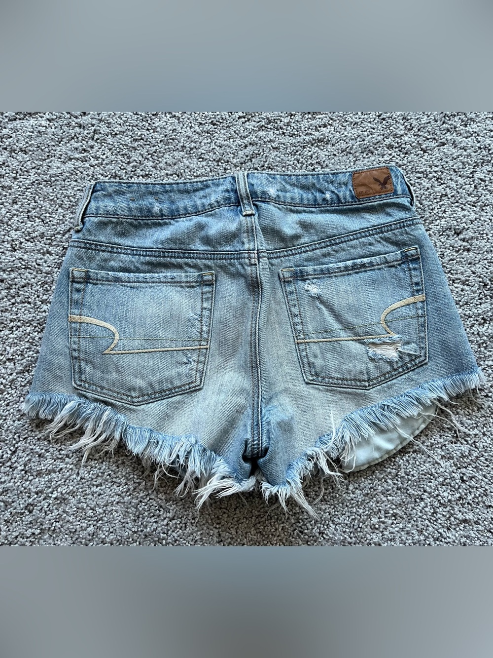 American Eagle Outfitters hi-rise festival light wash distressed jean shorts - Picture 4 of 6
